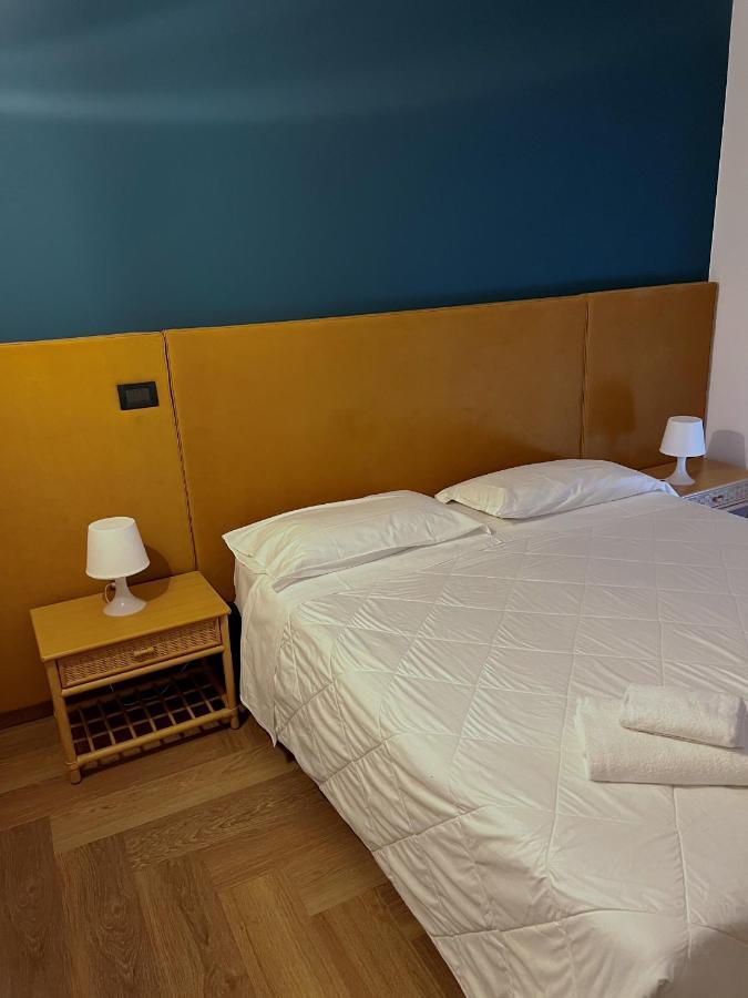 Front Lake Apartment Μπαρντολίνο Εξωτερικό φωτογραφία